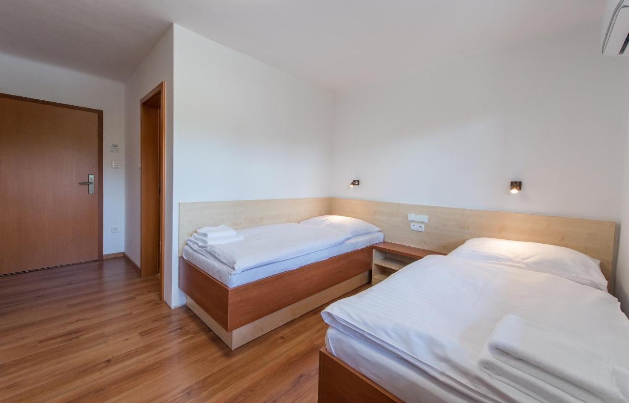 Penzion Leknin Třeboň Exterior foto