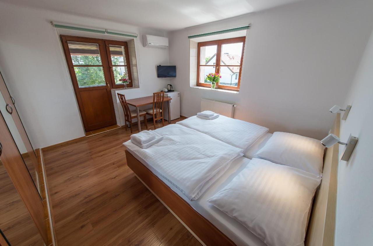 Penzion Leknin Třeboň Exterior foto